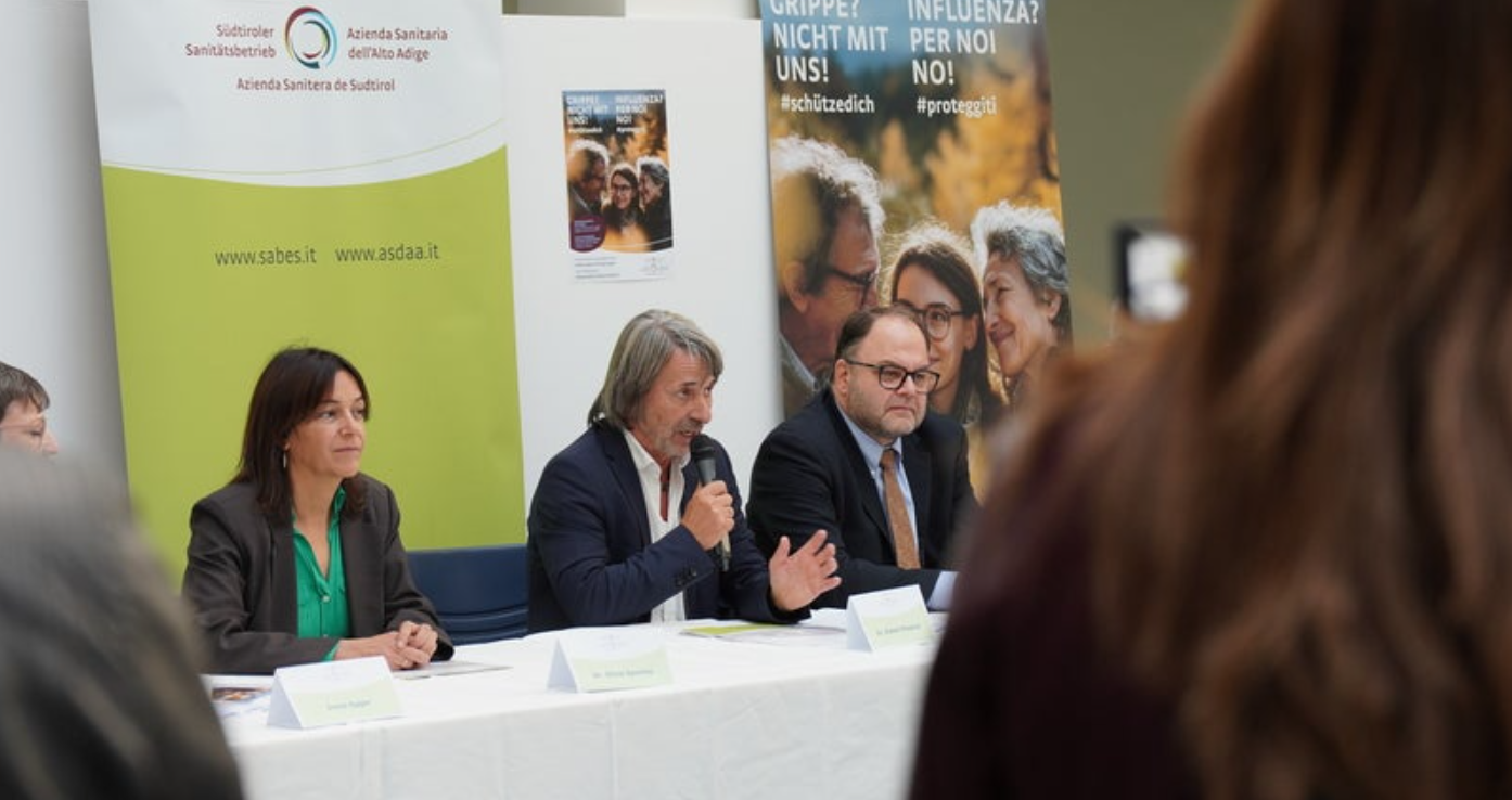 Complessivamente sono state prenotate da Roma 80.000 dosi vaccinali per l'Azienda sanitaria dell'Alto Adige, che possono essere richieste secondo necessità.